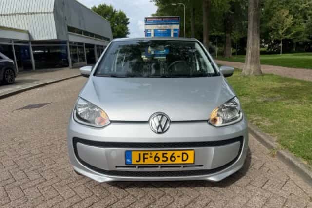 Volkswagen Up! (2016) thumbnail 3