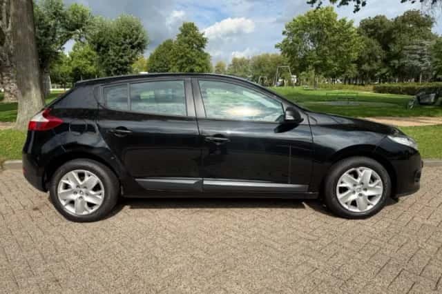 Renault Mégane (2011) thumbnail 1