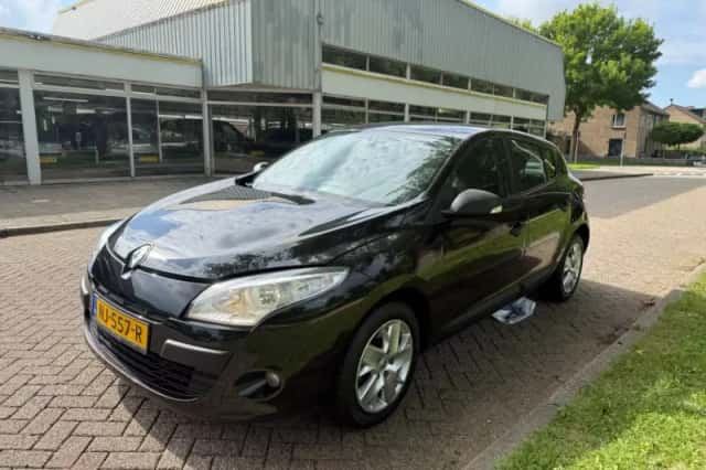Renault Mégane (2011) thumbnail 4