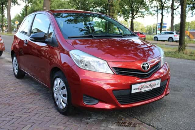 Toyota Yaris (2012) thumbnail 6