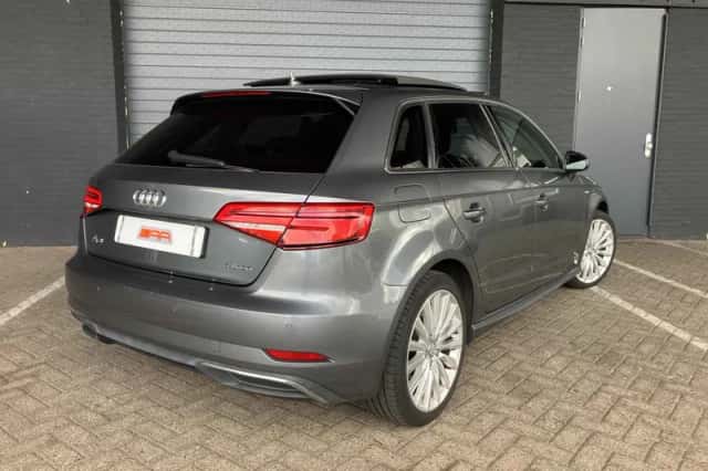 Audi A3 (2016) thumbnail 4
