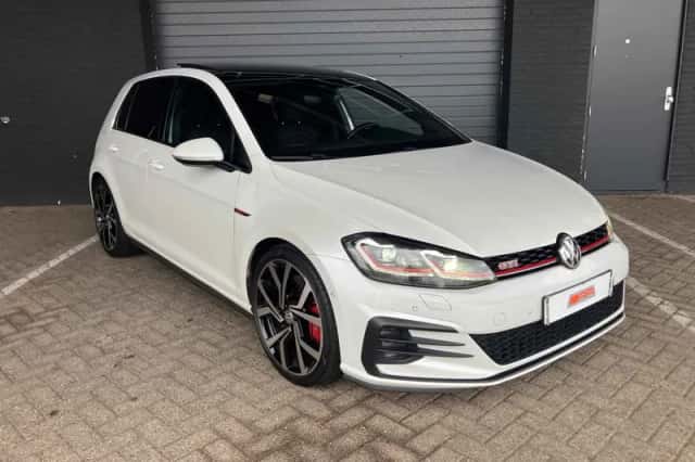 Volkswagen Golf (2017) thumbnail 2