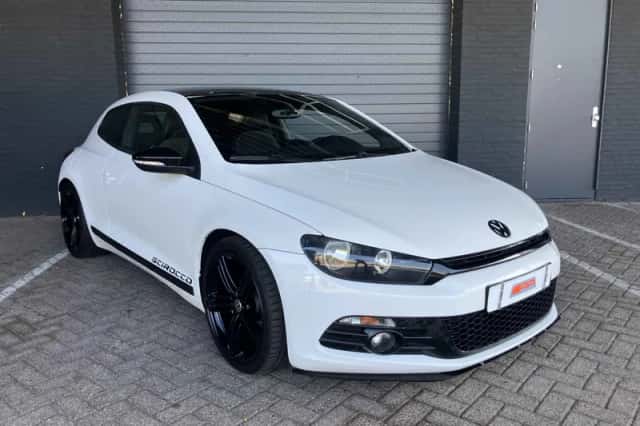 Volkswagen Scirocco (2009) thumbnail 2