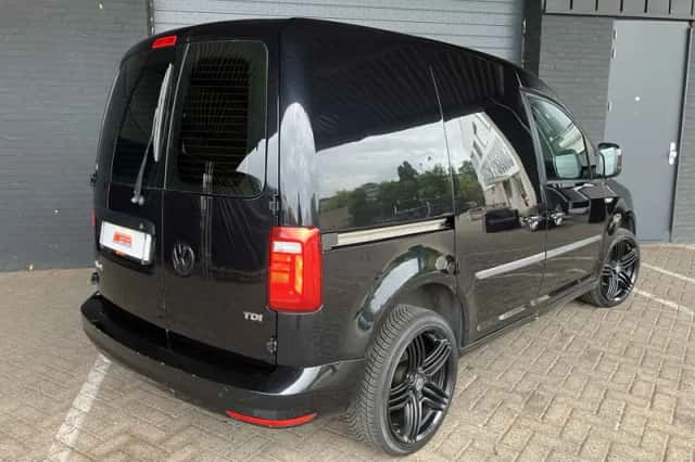 Volkswagen Caddy (2016) thumbnail 2