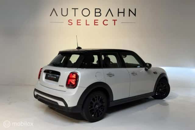 MINI Cooper (2023) thumbnail 2