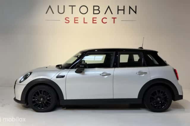 MINI Cooper (2023) thumbnail 5