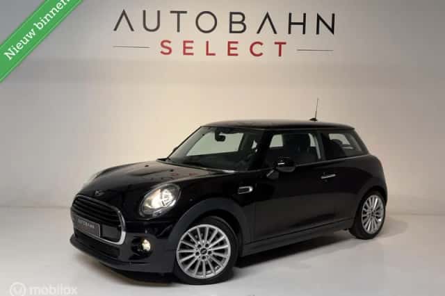 MINI Cooper (2017) thumbnail 1