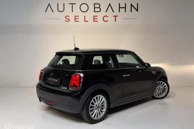 MINI Cooper (2017) thumbnail 2