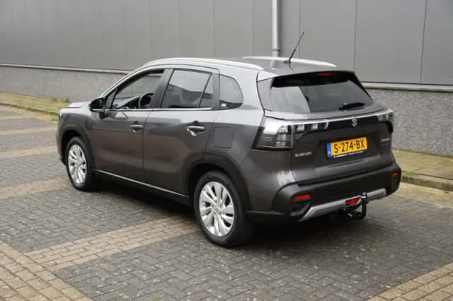 Suzuki S-Cross (2023) thumbnail 2