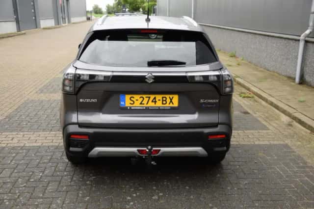 Suzuki S-Cross (2023) thumbnail 4
