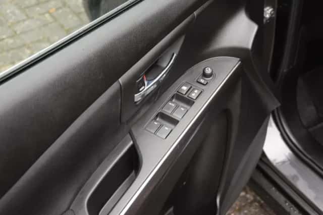 Suzuki S-Cross (2023) thumbnail 6