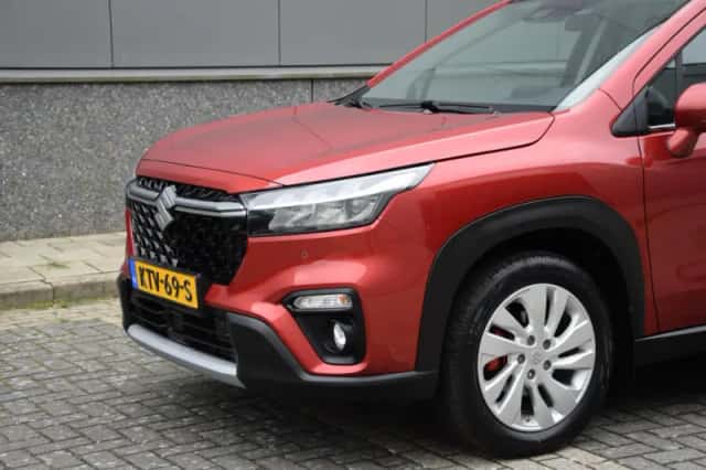 Suzuki S-Cross (2024) thumbnail 3
