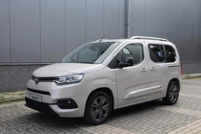 Toyota ProAce City Verso (2022) thumbnail 2