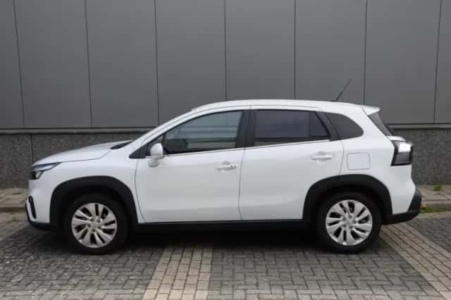 Suzuki S-Cross (2025) thumbnail 4