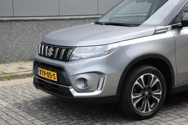 Suzuki Vitara (2023) thumbnail 3
