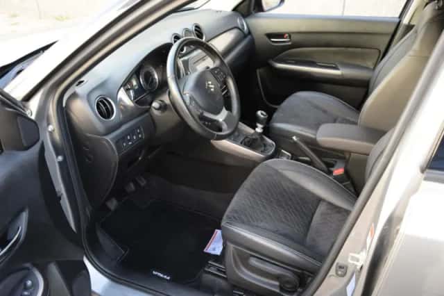 Suzuki Vitara (2023) thumbnail 4