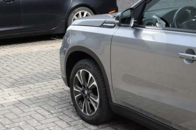 Suzuki Vitara (2023) thumbnail 6
