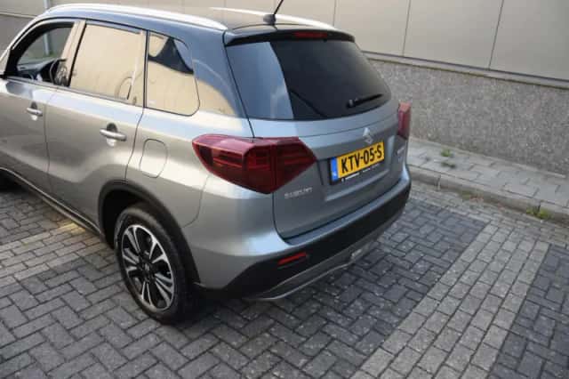 Suzuki Vitara (2023) thumbnail 6