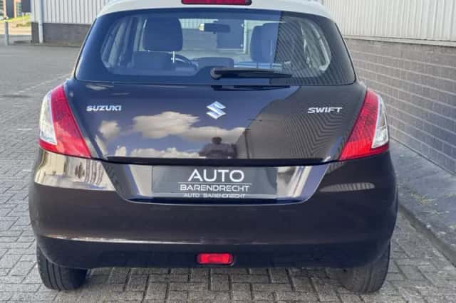 Suzuki Swift (2014) thumbnail 4