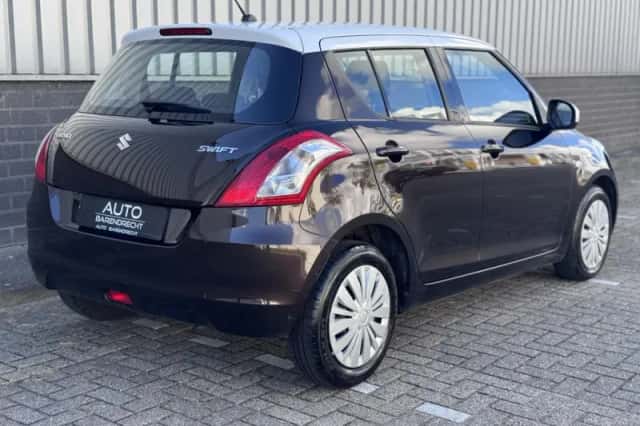 Suzuki Swift (2014) thumbnail 5