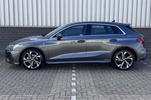 Audi A3 (2025) thumbnail 2