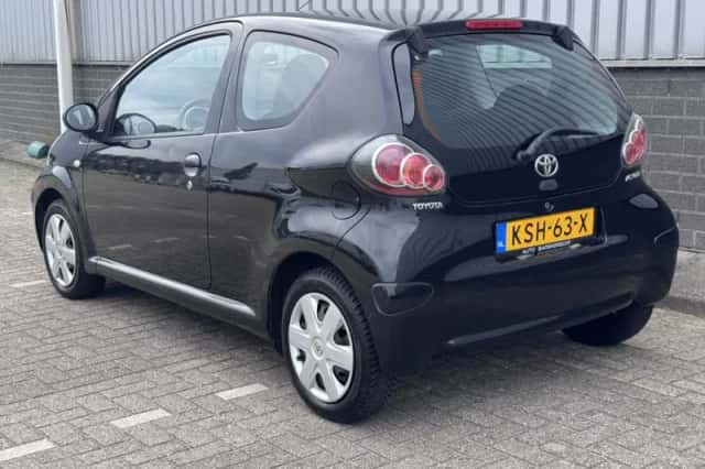 Toyota Aygo (2009) thumbnail 3