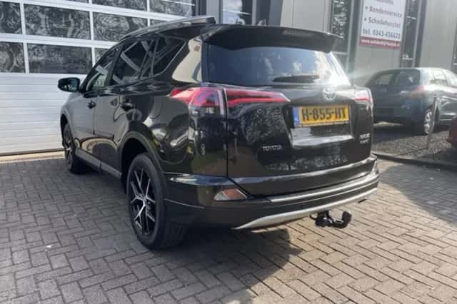 Toyota RAV4 (2016) thumbnail 3