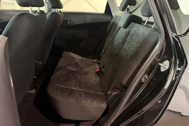 Toyota Verso-S (2011) thumbnail 4