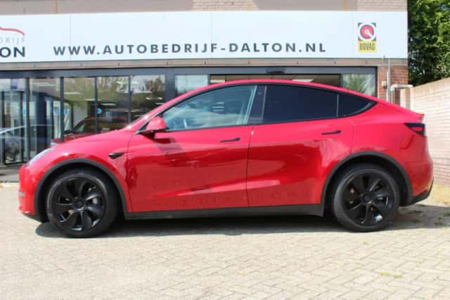 Tesla Model Y (2021) thumbnail 5