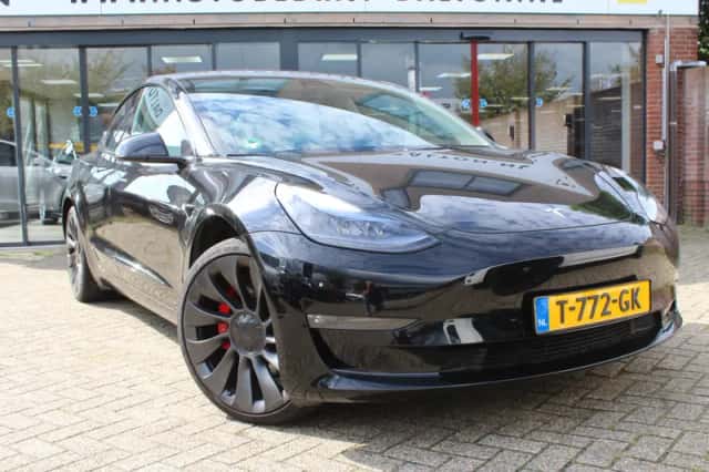 Tesla Model 3 (2023) thumbnail 3
