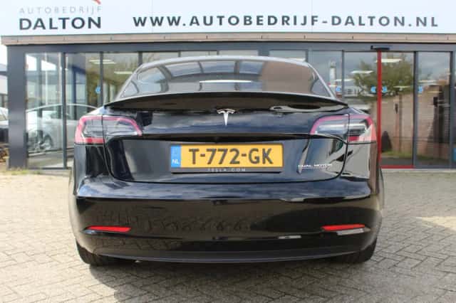 Tesla Model 3 (2023) thumbnail 5