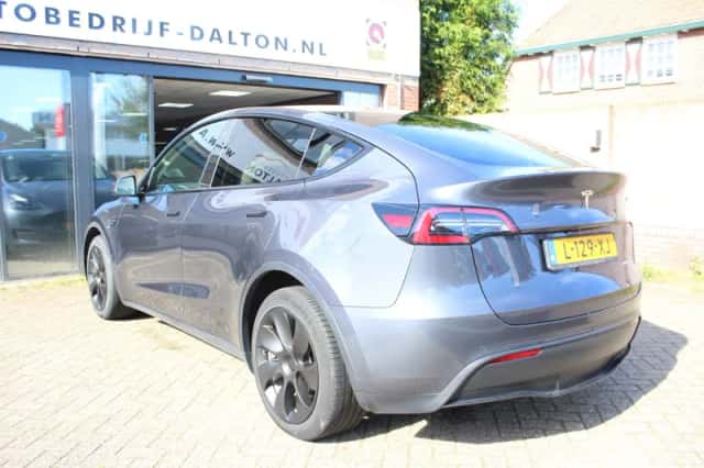 Tesla Model Y (2021) thumbnail 5