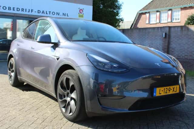 Tesla Model Y (2021) thumbnail 6