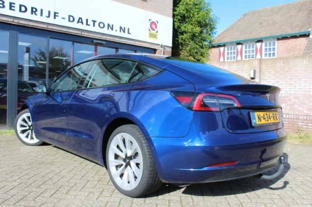Tesla Model 3 (2021) thumbnail 3