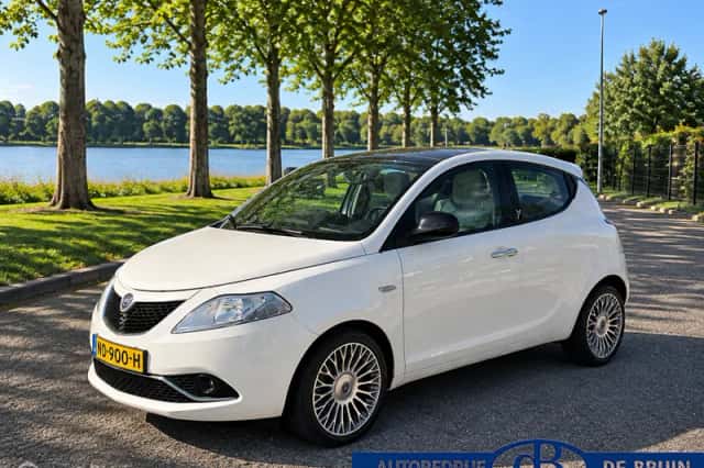 Lancia Ypsilon (2016) thumbnail 2