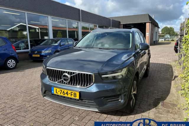 Volvo XC40 (2021) thumbnail 2
