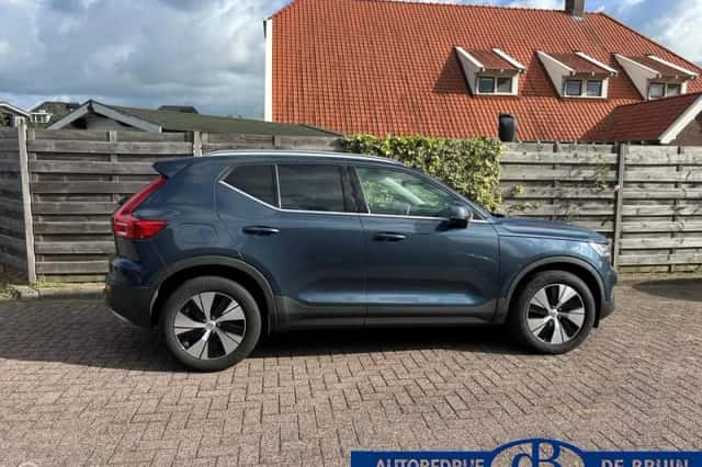 Volvo XC40 (2021) thumbnail 3