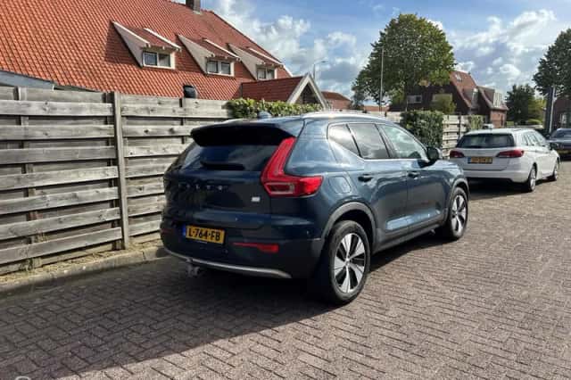 Volvo XC40 (2021) thumbnail 4