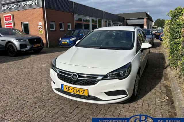 Opel Astra Sports Tourer (2019) thumbnail 2