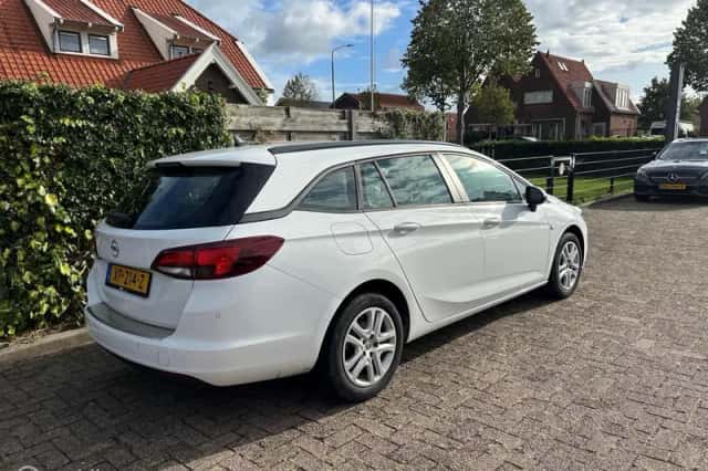 Opel Astra Sports Tourer (2019) thumbnail 4