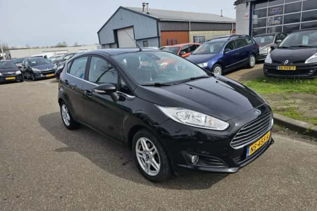 Ford Fiesta (2014) thumbnail 2