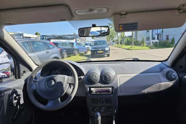 Dacia Sandero (2009) thumbnail 6