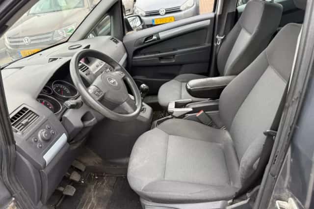 Opel Zafira (2007) thumbnail 5