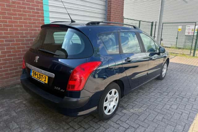 Peugeot 308 (2010) thumbnail 3