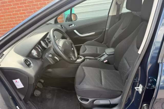 Peugeot 308 (2010) thumbnail 5