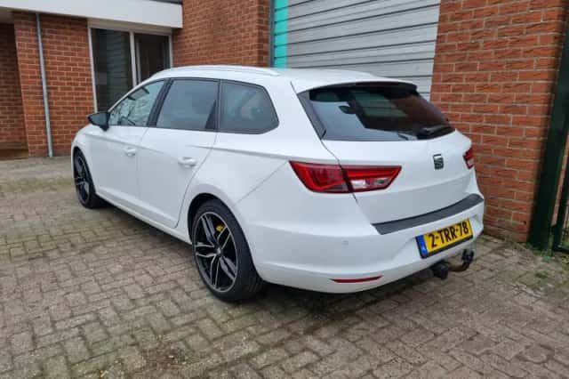 SEAT Leon (2014) thumbnail 3
