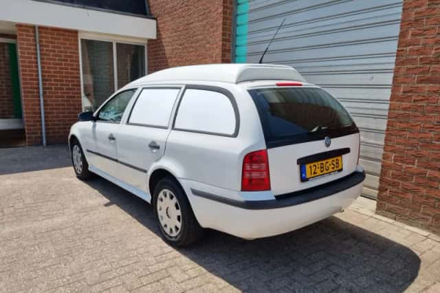 Škoda Octavia (2003) thumbnail 3