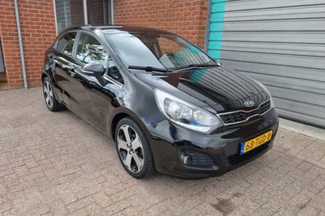 Kia Rio (2012) thumbnail 2