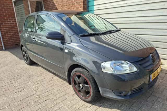 Volkswagen Fox (2009) thumbnail 2