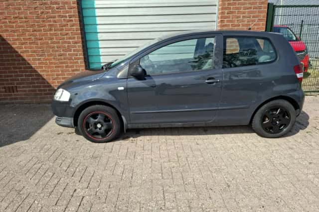 Volkswagen Fox (2009) thumbnail 3
